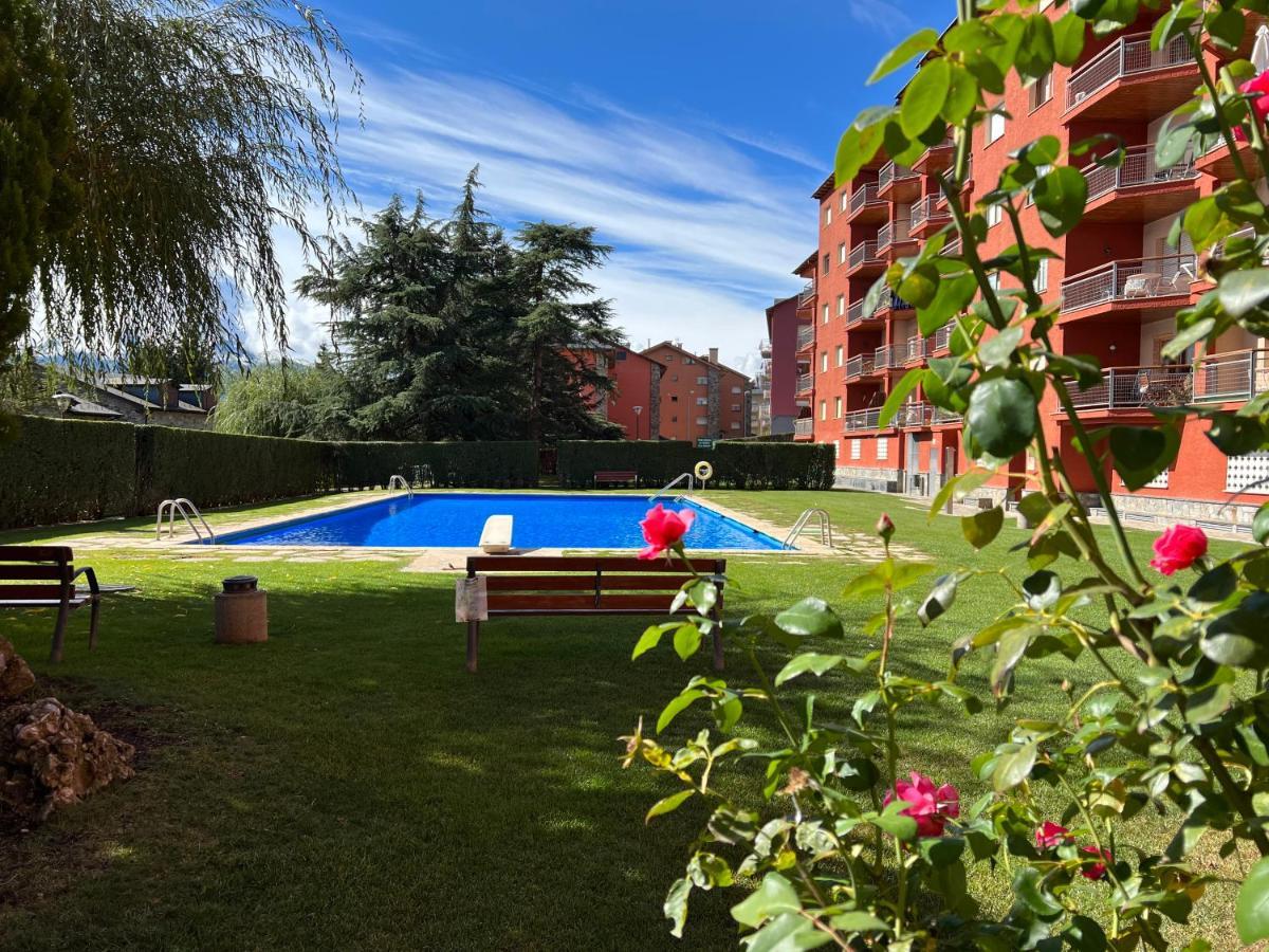 Piso Puigcerda Vistas Y Piscina Puigcerdà Exterior foto